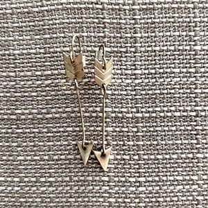 NWOT Gold Arrow Dangle Earrings